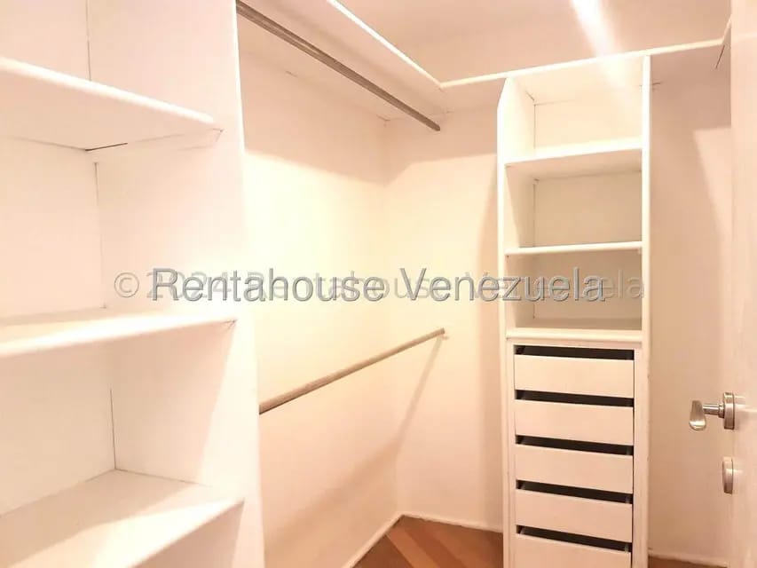 Apartamento (1 Nivel) en Alquiler en Los Chorros, Distrito Metropolitano - 22