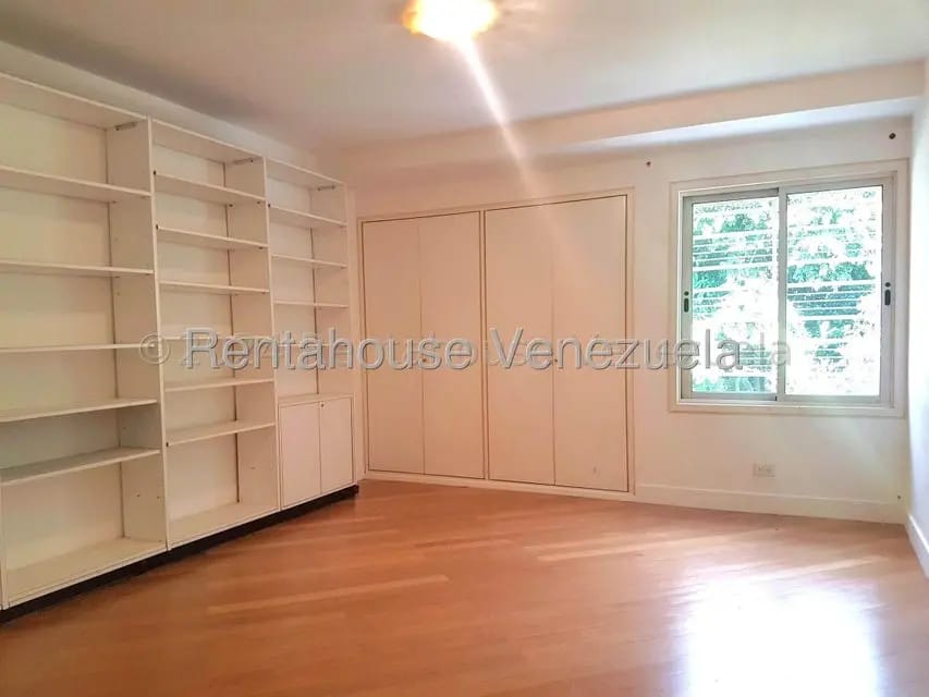 Apartamento (1 Nivel) en Alquiler en Los Chorros, Distrito Metropolitano - 24