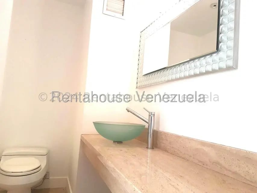 Apartamento (1 Nivel) en Alquiler en Los Chorros, Distrito Metropolitano - 10