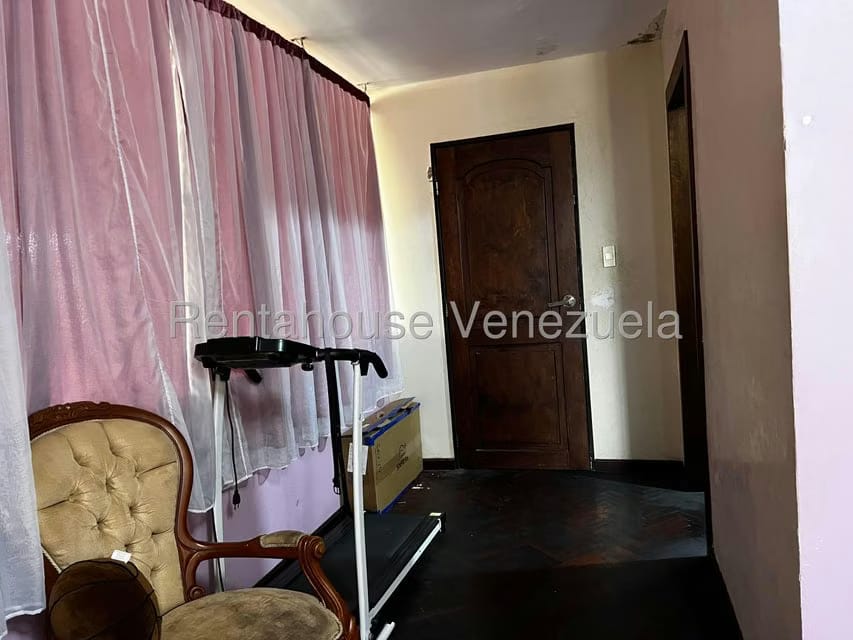 Apartamento (Duplex) en Venta en El Paraiso, Distrito Metropolitano - 16