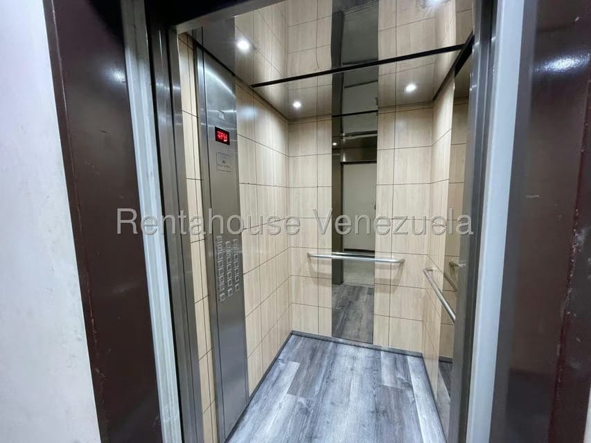 Apartamento (Duplex) en Venta en El Paraiso, Distrito Metropolitano - 46