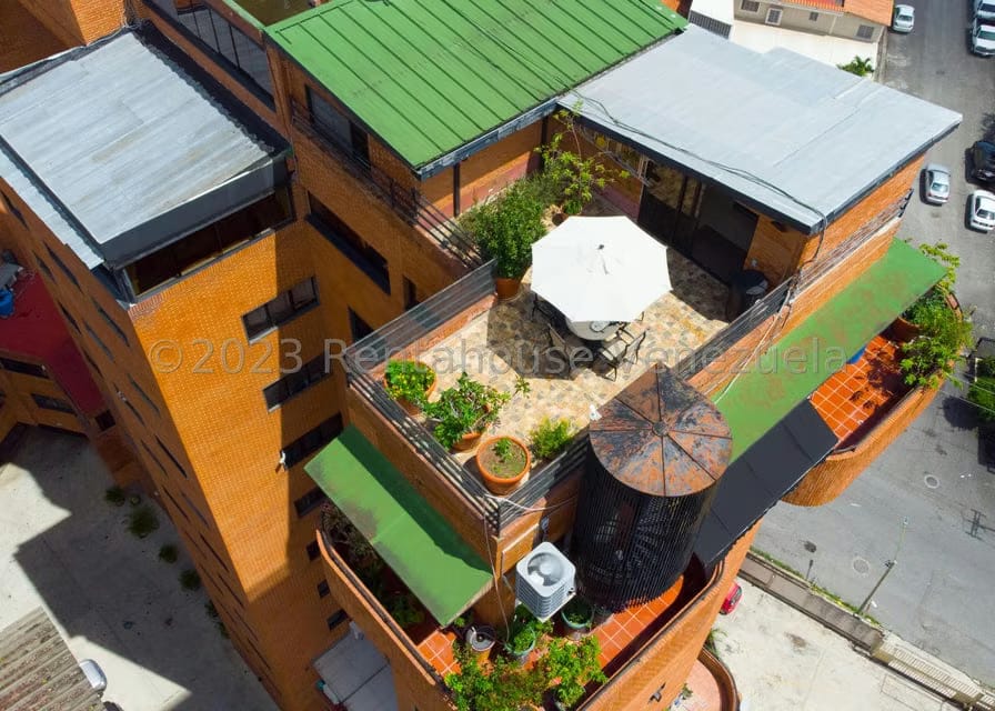 Apartamento (Duplex) en Venta en Los Chorros, Distrito Metropolitano - 2