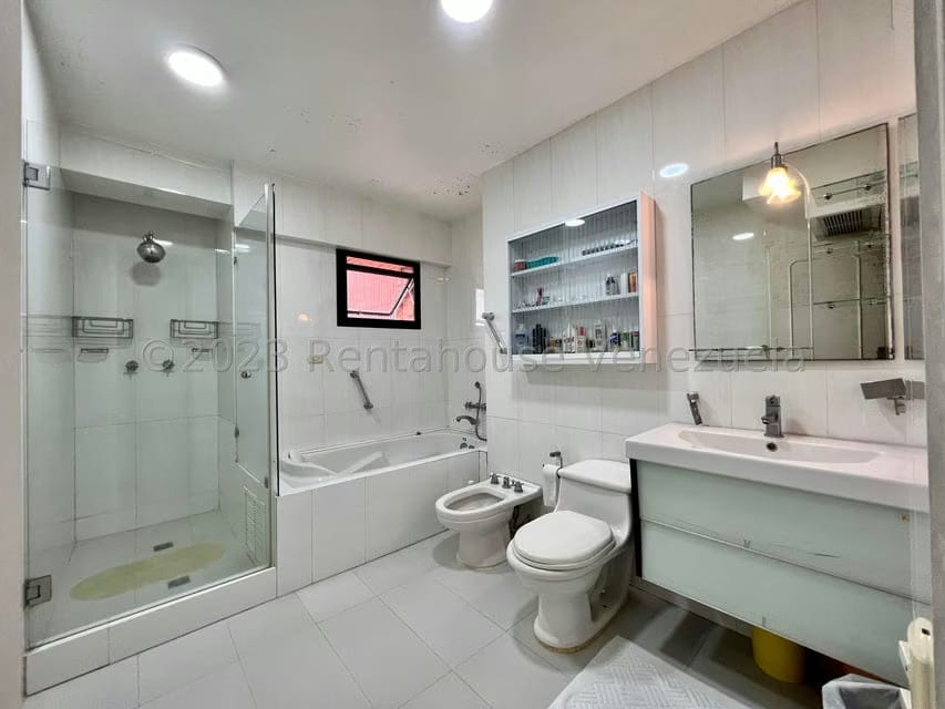 Apartamento (Duplex) en Venta en Los Chorros, Distrito Metropolitano - 28