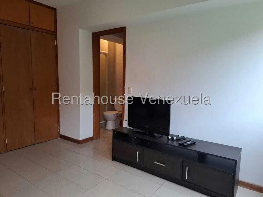 Apartamento (1 Nivel) en Alquiler en Solar del Hatillo, Distrito Metropolitano - 18