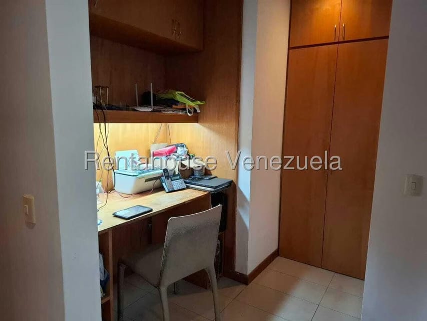 Apartamento (1 Nivel) en Alquiler en Solar del Hatillo, Distrito Metropolitano - 19