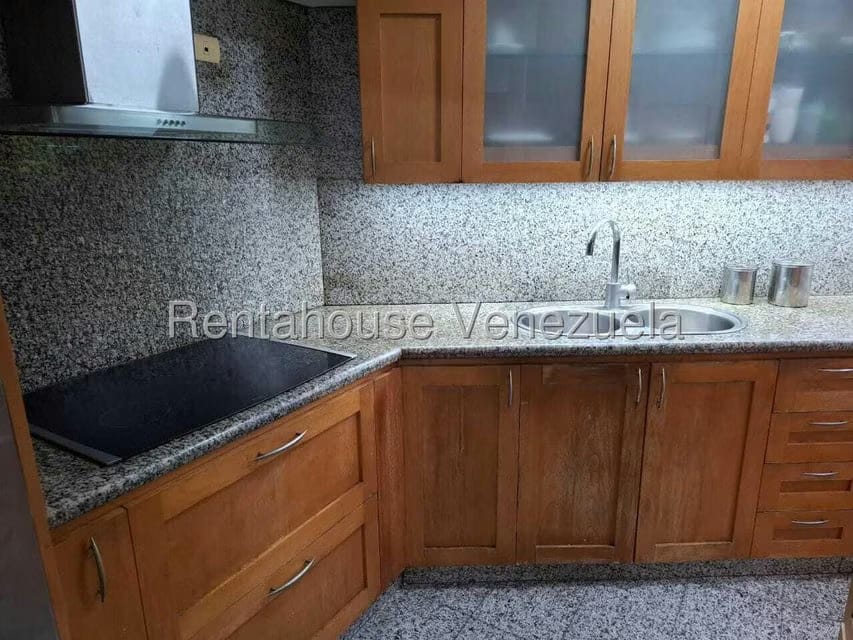 Apartamento (1 Nivel) en Alquiler en Solar del Hatillo, Distrito Metropolitano - 21