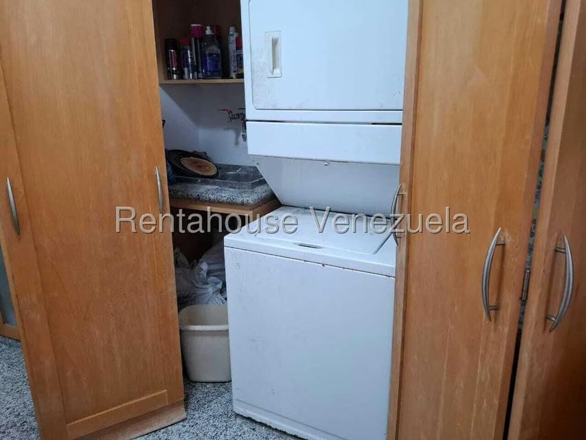 Apartamento (1 Nivel) en Alquiler en Solar del Hatillo, Distrito Metropolitano - 23
