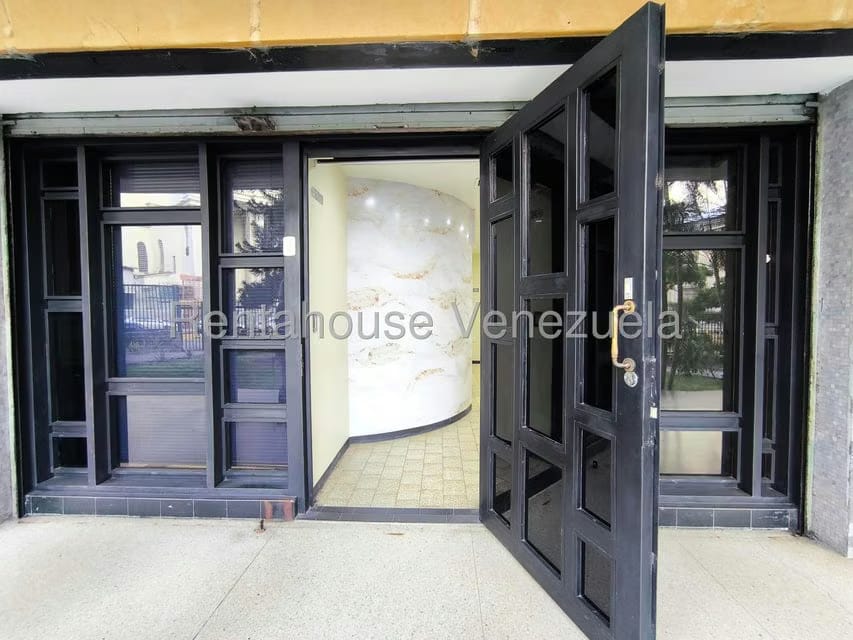 Comercial (Local Comercial) en Alquiler en Los Chaguaramos, Distrito Metropolitano - 2