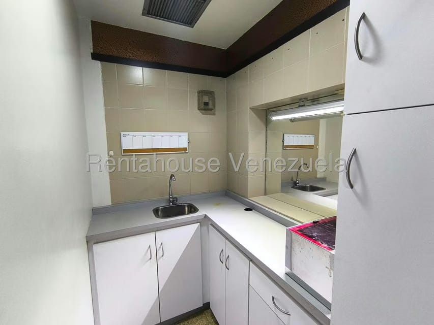 Comercial (Local Comercial) en Alquiler en Los Chaguaramos, Distrito Metropolitano - 11