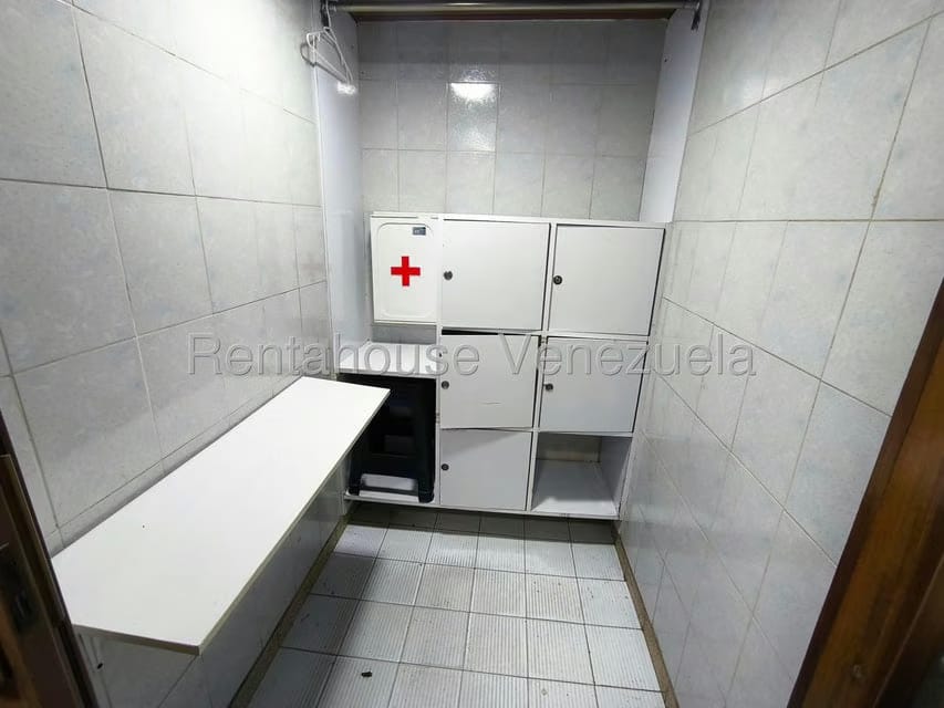 Comercial (Local Comercial) en Alquiler en Los Chaguaramos, Distrito Metropolitano - 15