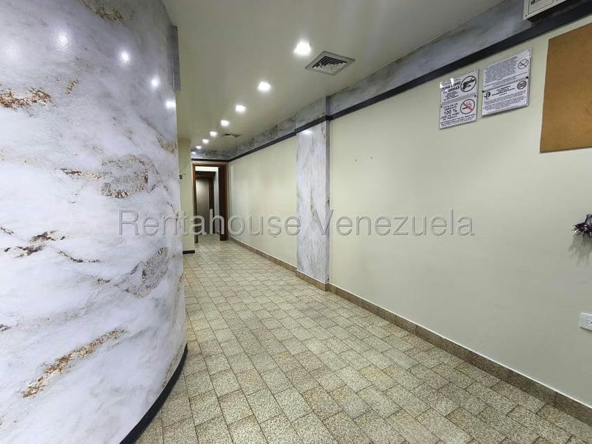 Comercial (Local Comercial) en Alquiler en Los Chaguaramos, Distrito Metropolitano - 3