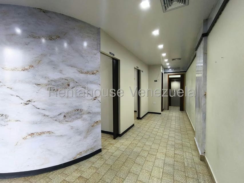 Comercial (Local Comercial) en Alquiler en Los Chaguaramos, Distrito Metropolitano - 4