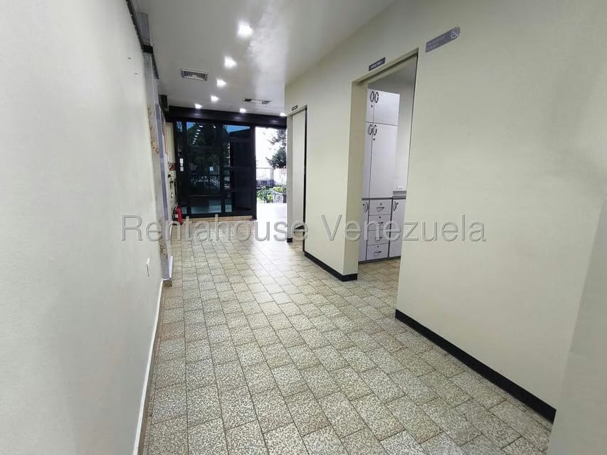 Comercial (Local Comercial) en Alquiler en Los Chaguaramos, Distrito Metropolitano - 5