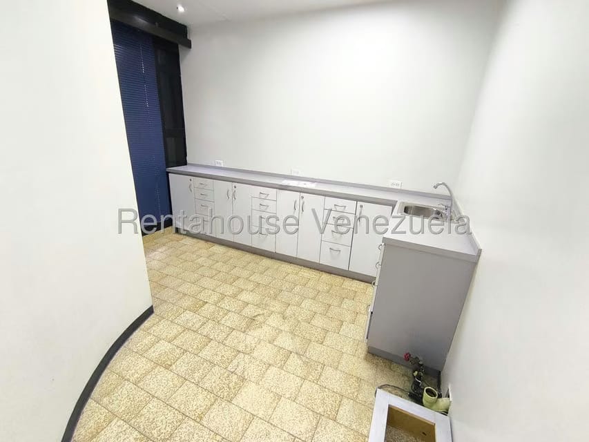 Comercial (Local Comercial) en Alquiler en Los Chaguaramos, Distrito Metropolitano - 6