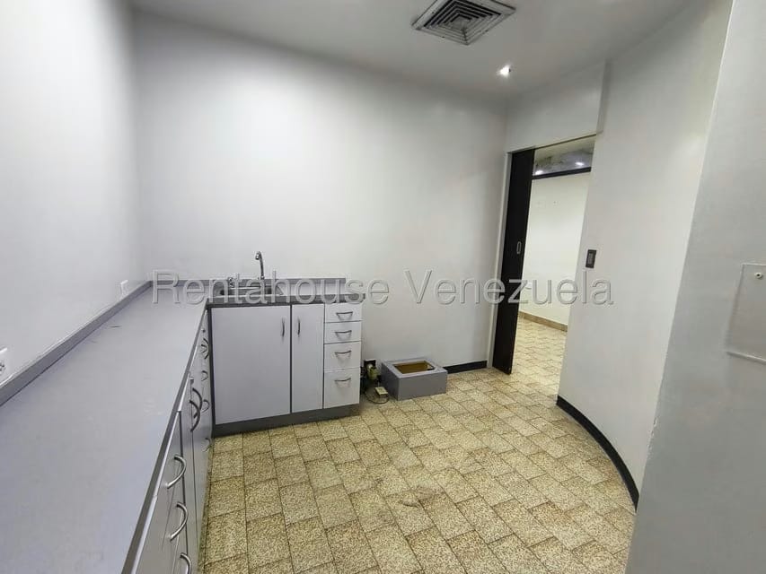 Comercial (Local Comercial) en Alquiler en Los Chaguaramos, Distrito Metropolitano - 8