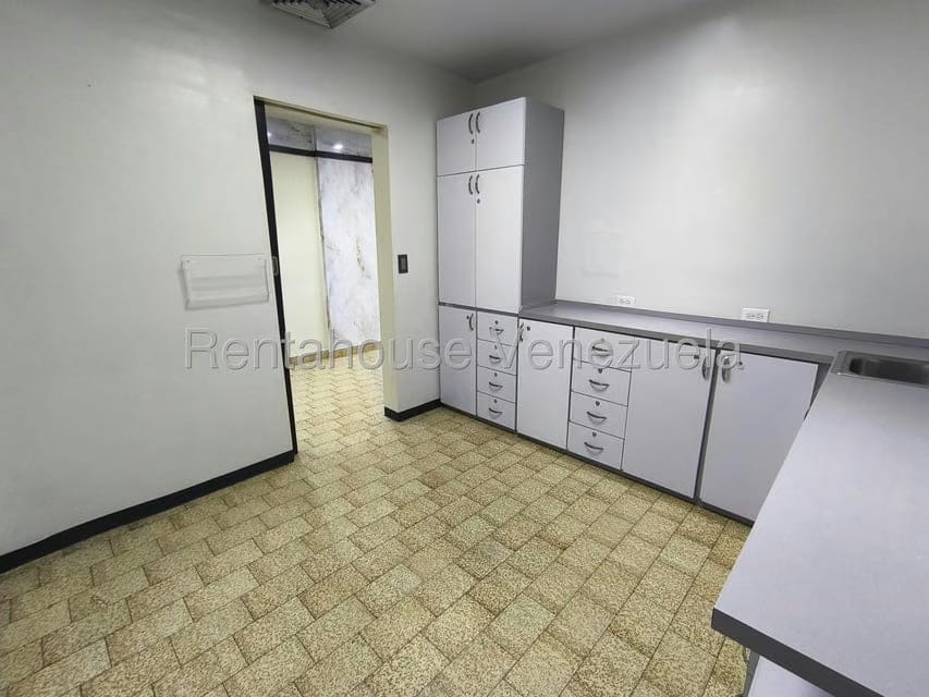 Comercial (Local Comercial) en Alquiler en Los Chaguaramos, Distrito Metropolitano - 10