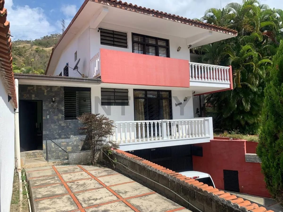 EL Marques Casa- Quinta en Venta YC30