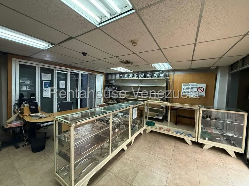 Comercial (Oficina) en Venta en Santa Eduvigis, Distrito Metropolitano - 17