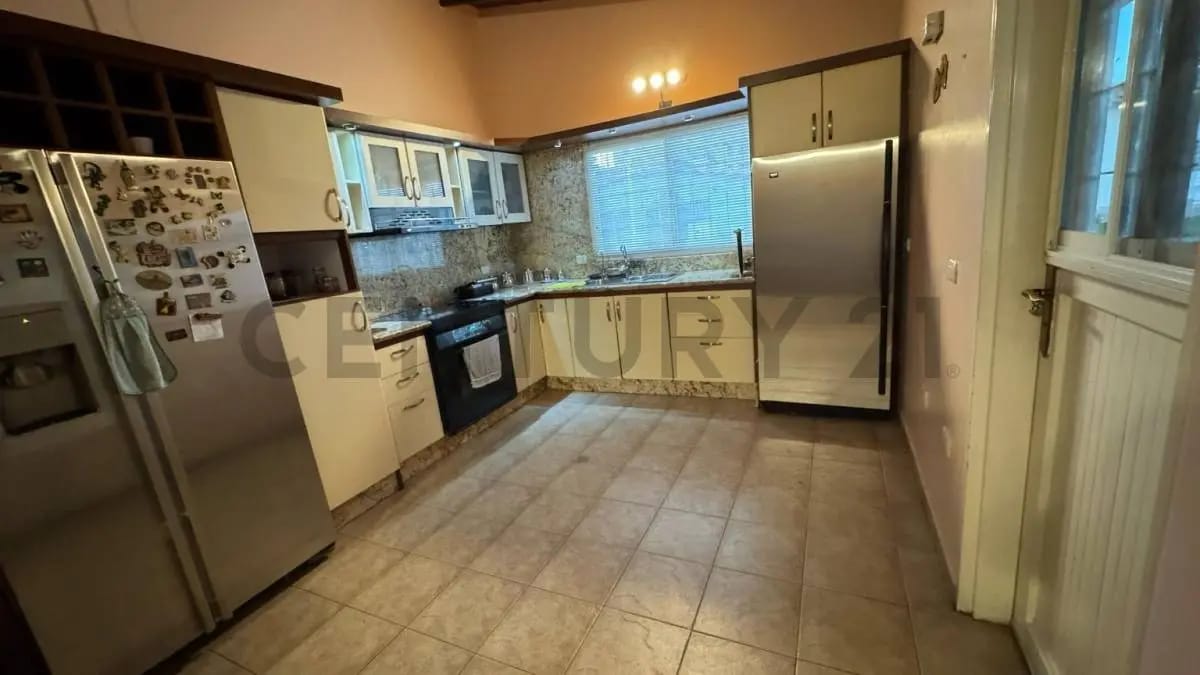 Privilegiada casa Unimafiliar , acabados modernos, y exclusiva ubicacion.