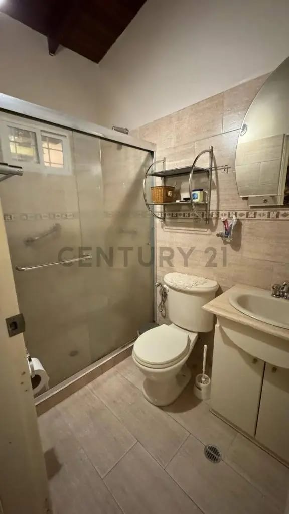 Privilegiada casa Unimafiliar , acabados modernos, y exclusiva ubicacion. - 4