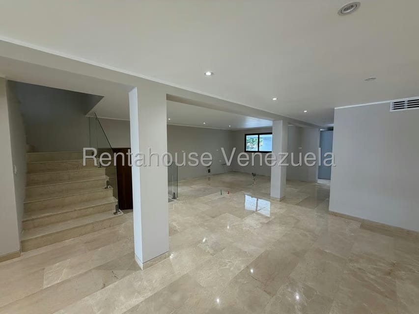 Casa (Duplex) en Venta en Santa Paula, Distrito Metropolitano - 11