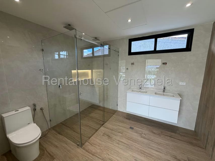 Casa (Duplex) en Venta en Santa Paula, Distrito Metropolitano - 18