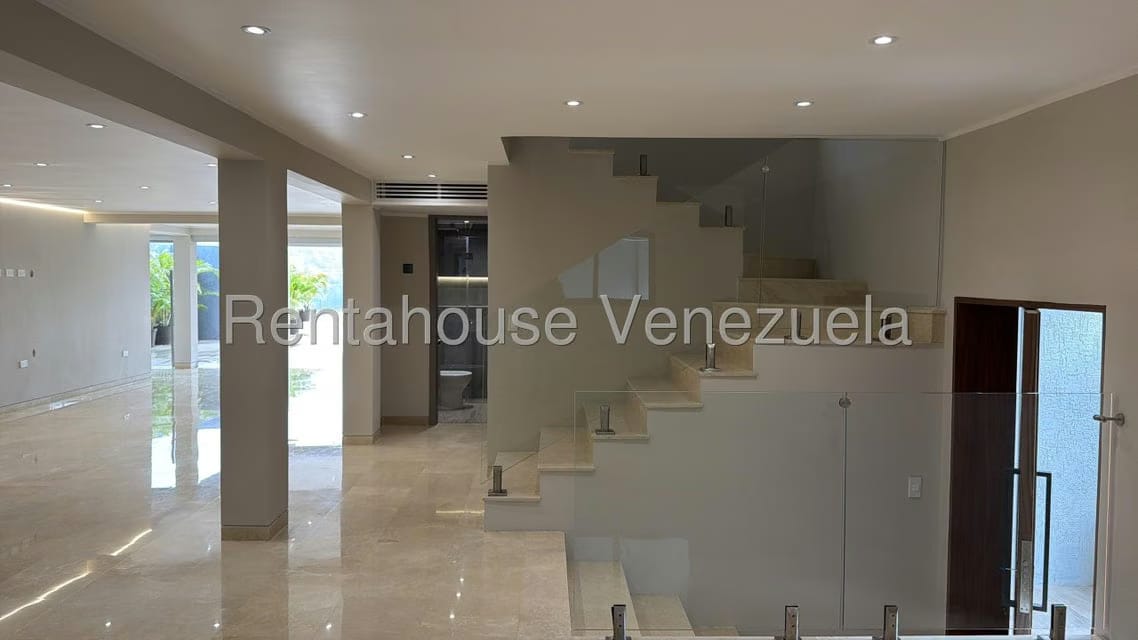 Casa (Duplex) en Venta en Santa Paula, Distrito Metropolitano - 3