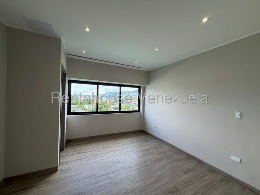 Casa (Duplex) en Venta en Santa Paula, Distrito Metropolitano - 21