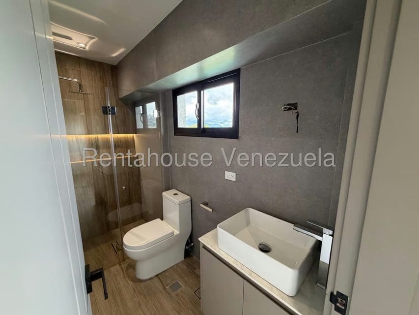 Casa (Duplex) en Venta en Santa Paula, Distrito Metropolitano - 23