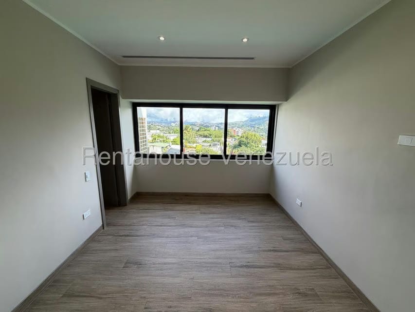 Casa (Duplex) en Venta en Santa Paula, Distrito Metropolitano - 24