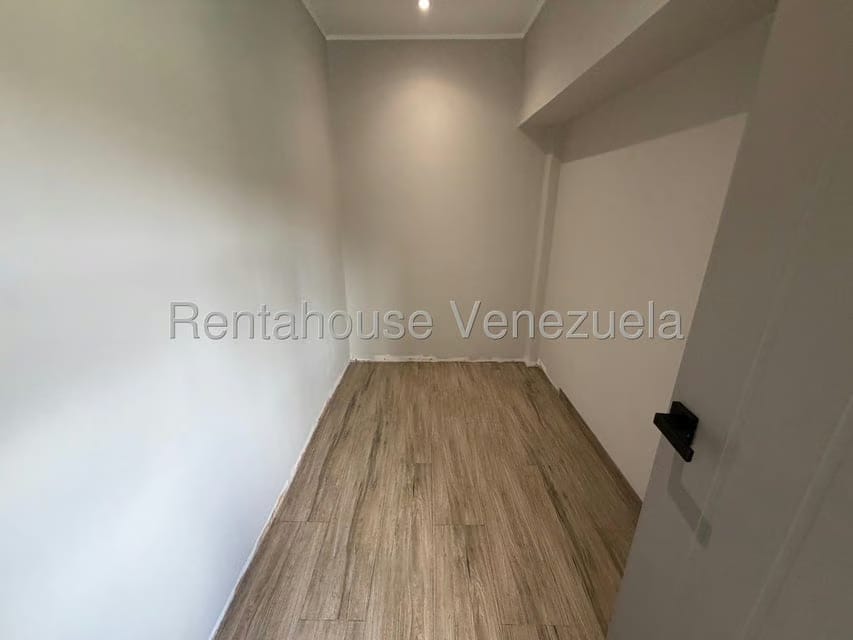 Casa (Duplex) en Venta en Santa Paula, Distrito Metropolitano - 25