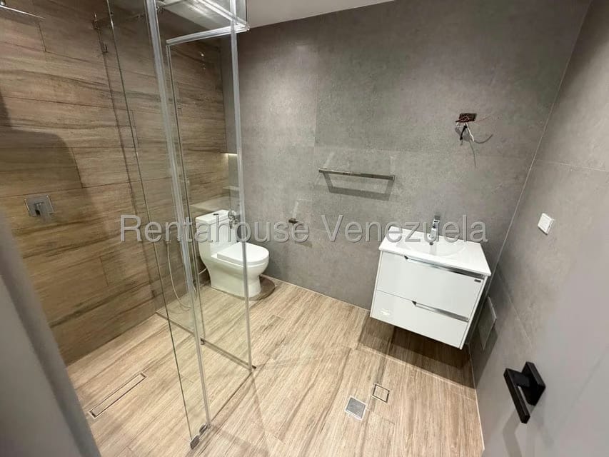 Casa (Duplex) en Venta en Santa Paula, Distrito Metropolitano - 26