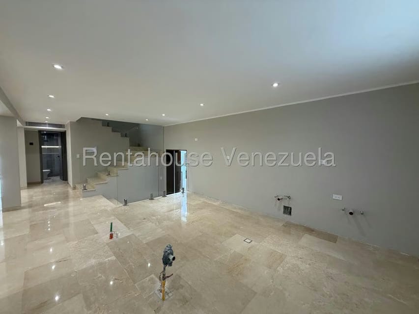 Casa (Duplex) en Venta en Santa Paula, Distrito Metropolitano - 4