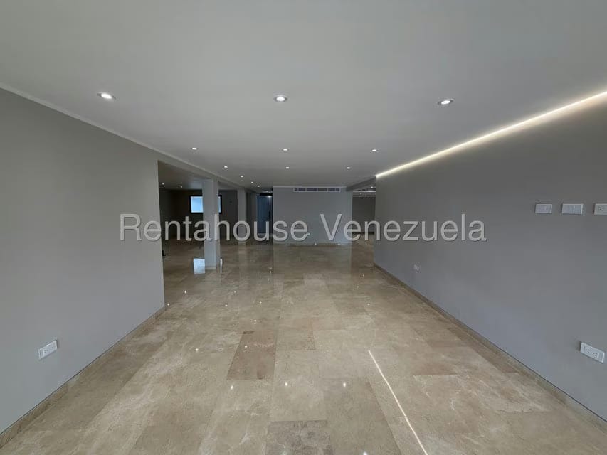 Casa (Duplex) en Venta en Santa Paula, Distrito Metropolitano - 32