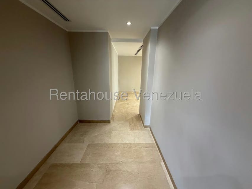 Casa (Duplex) en Venta en Santa Paula, Distrito Metropolitano - 34