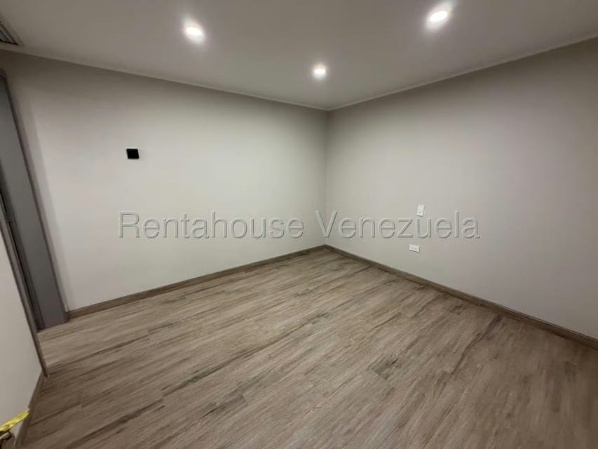 Casa (Duplex) en Venta en Santa Paula, Distrito Metropolitano - 36