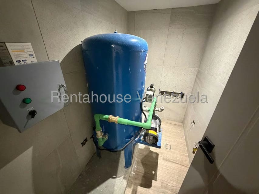 Casa (Duplex) en Venta en Santa Paula, Distrito Metropolitano - 38