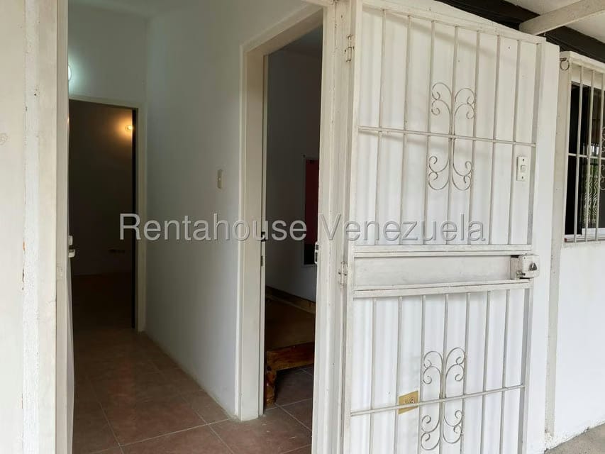 Casa (1 Nivel) en Alquiler en El Manzano, Lara - 26