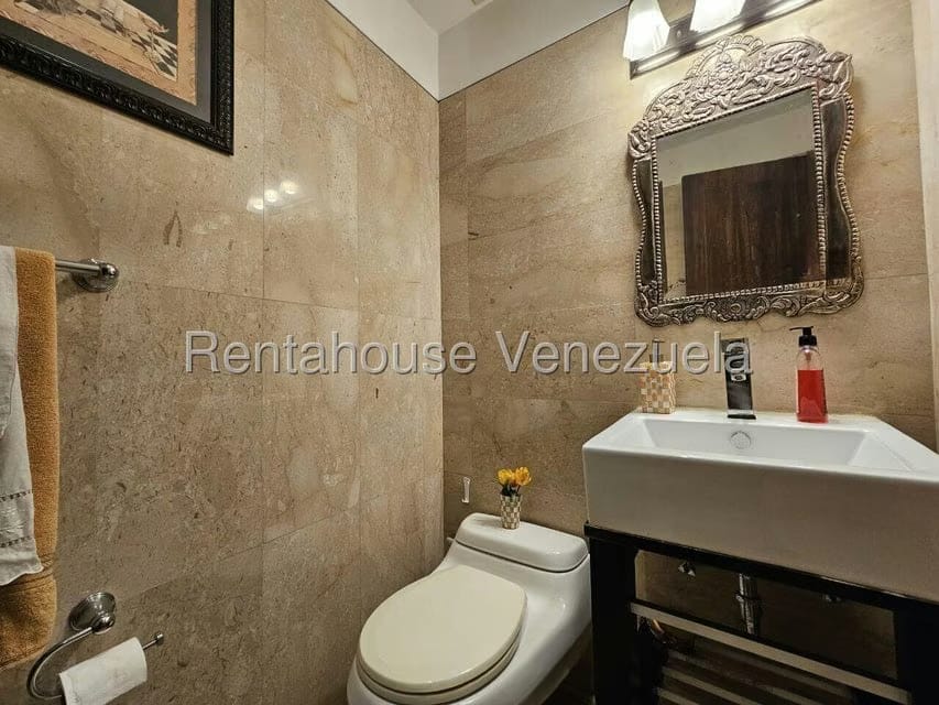 Casa (Duplex) en Venta en La Floresta, Distrito Metropolitano - 16