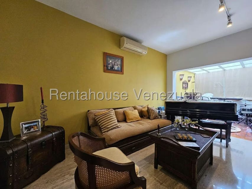 Casa (Duplex) en Venta en La Floresta, Distrito Metropolitano - 17