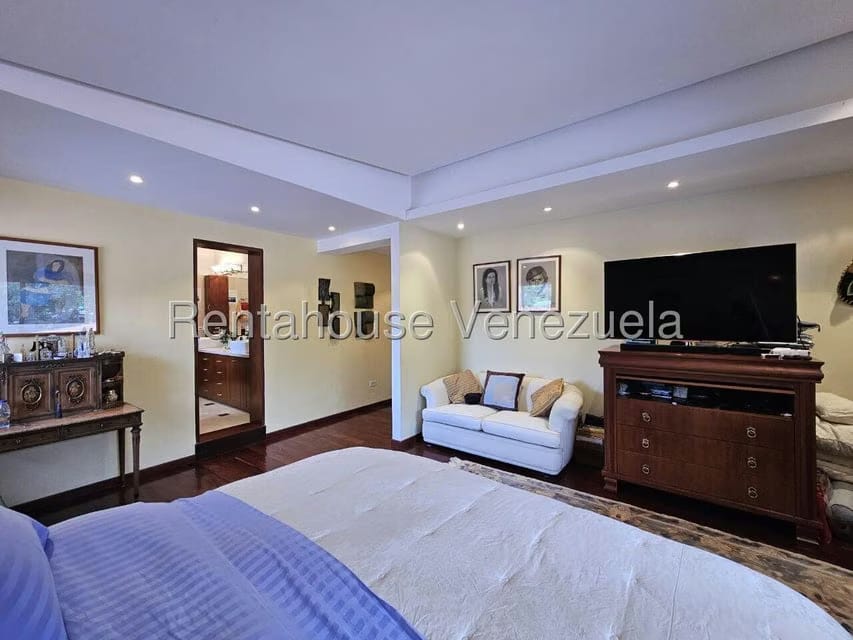 Casa (Duplex) en Venta en La Floresta, Distrito Metropolitano - 28
