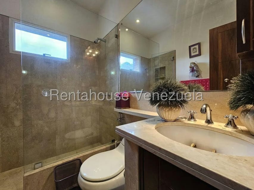 Casa (Duplex) en Venta en La Floresta, Distrito Metropolitano - 35