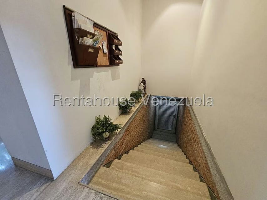 Casa (Duplex) en Venta en La Floresta, Distrito Metropolitano - 36