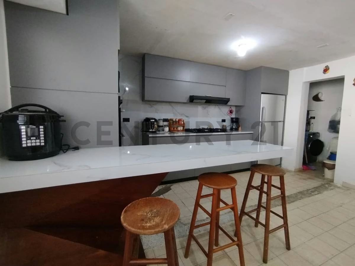 Casa en venta en Las Rosas. Urb. Puerta El Bosque - 2