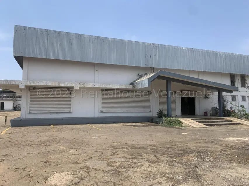 Comercial (Local Comercial) en Venta en Avenida Goajira, Zulia