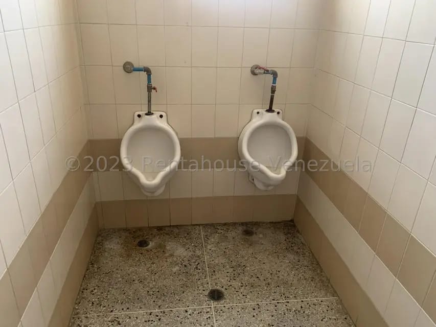 Comercial (Local Comercial) en Venta en Avenida Goajira, Zulia - 16