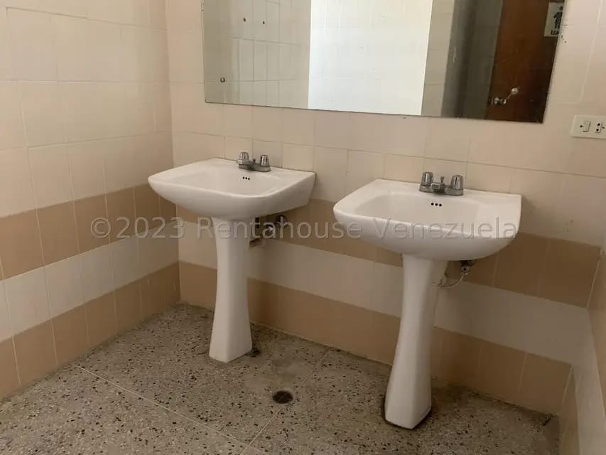 Comercial (Local Comercial) en Venta en Avenida Goajira, Zulia - 17