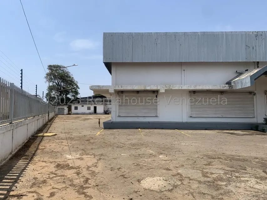 Comercial (Local Comercial) en Venta en Avenida Goajira, Zulia - 3
