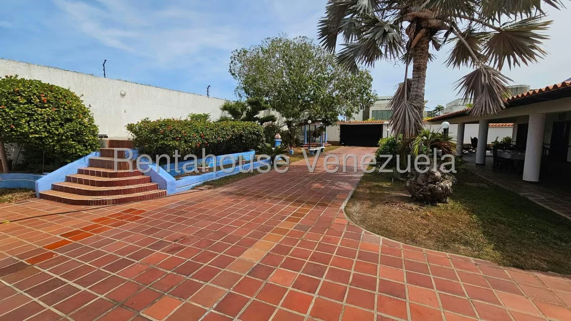 Casa (Colonial) en Venta en Costa Azul, Nueva Esparta - 2