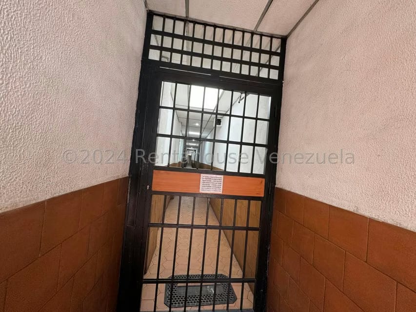 Comercial (Local Comercial) en Alquiler en Parroquia Catedral, Distrito Metropolitano - 3